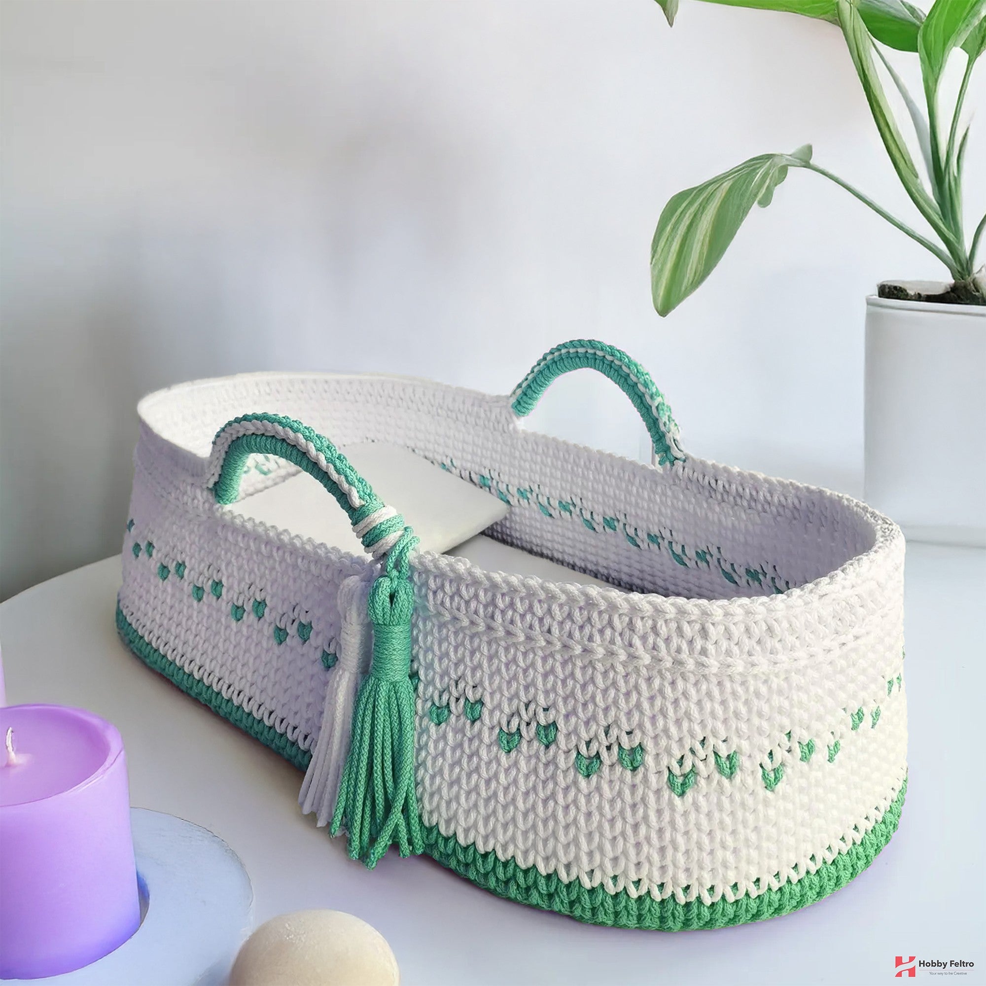 cesta in fettuccia con base in legno